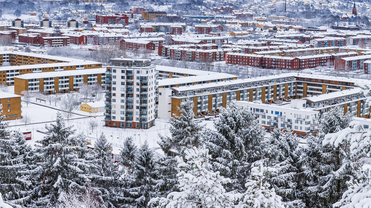 Dlaczego nocleg blisko miejsca pracy ma znaczenie zimą?